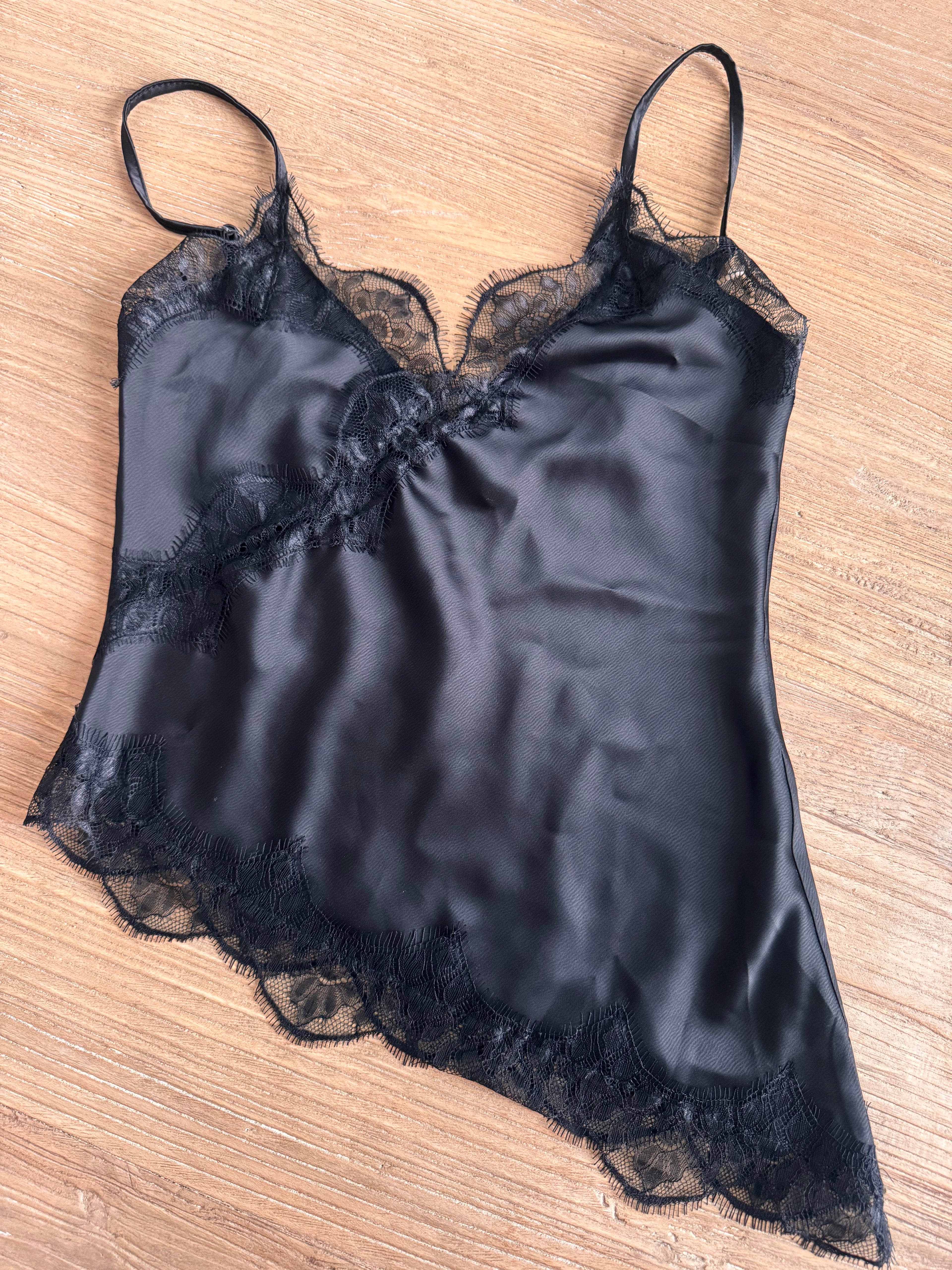 Noir lace cami