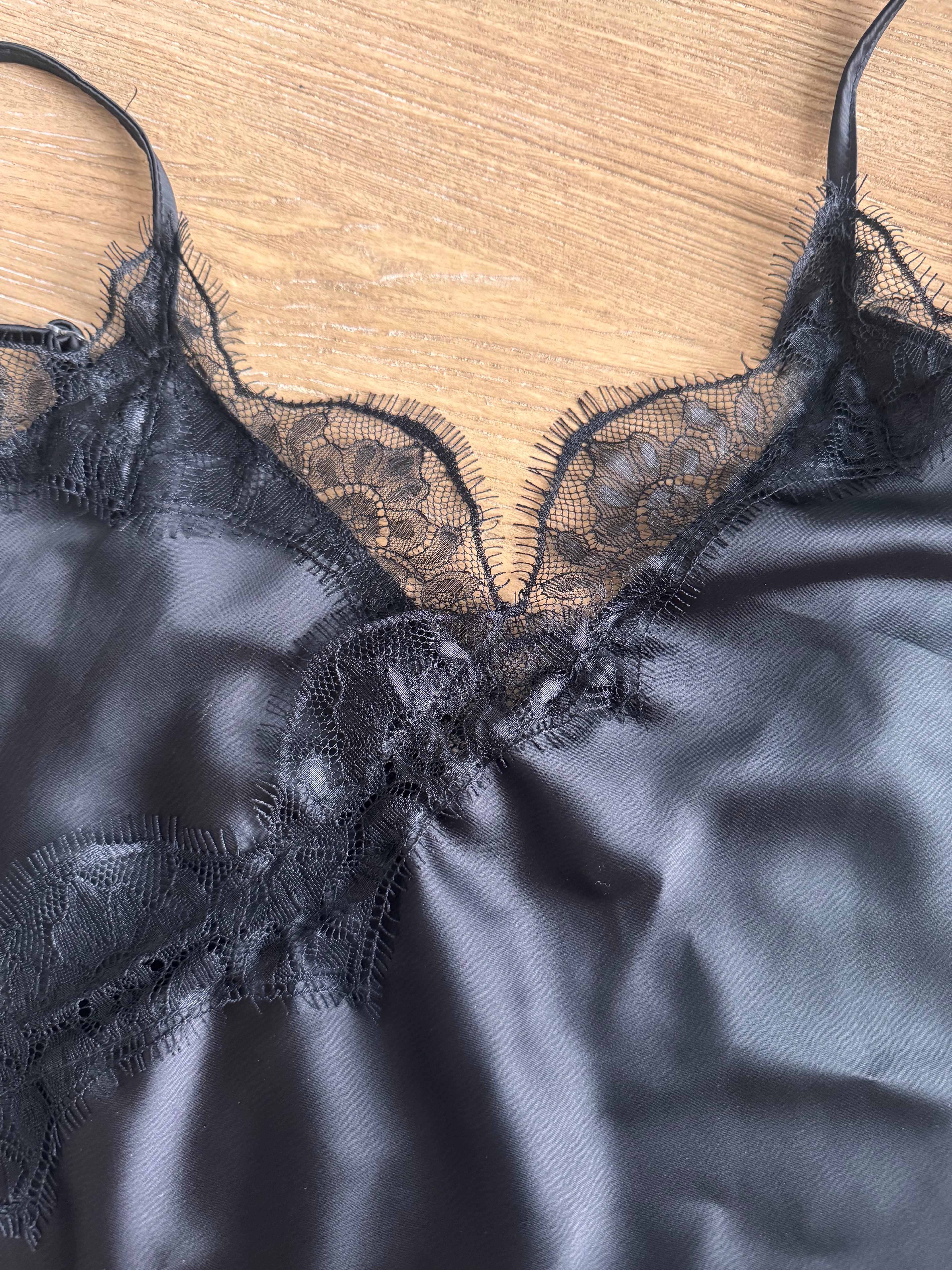 Noir lace cami